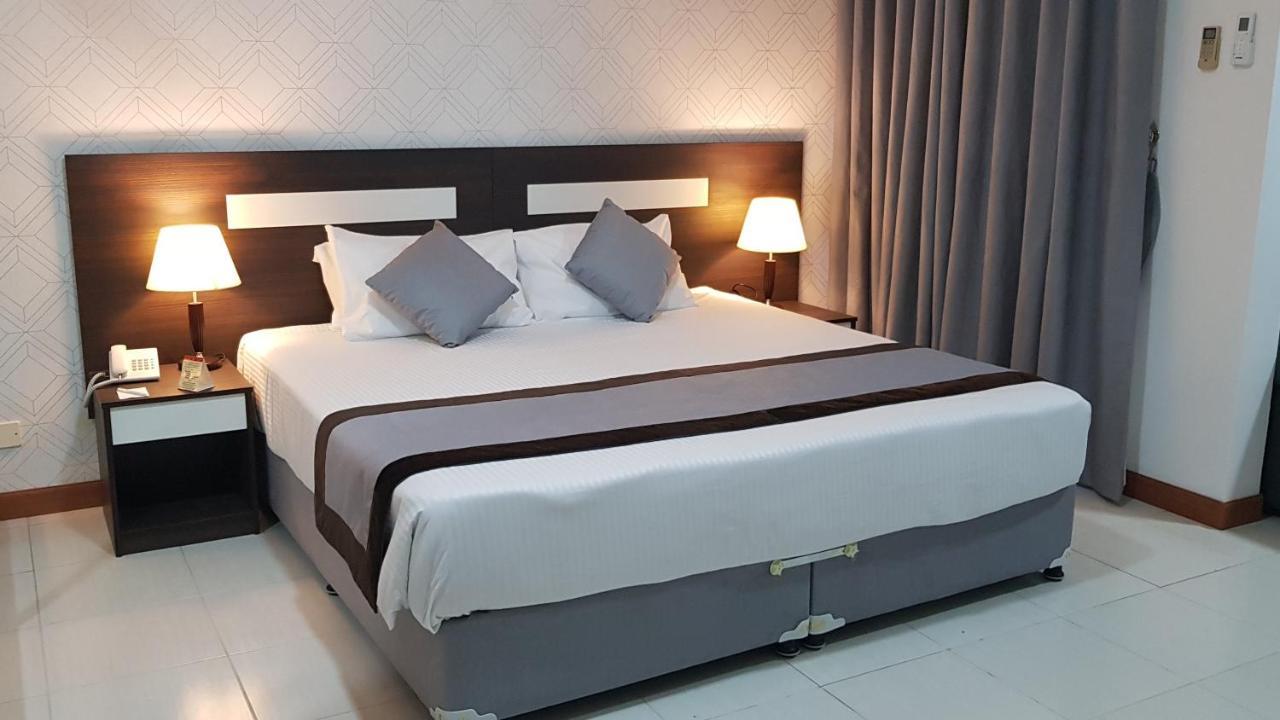 Nova Park Hotel Sharjah Bagian luar foto