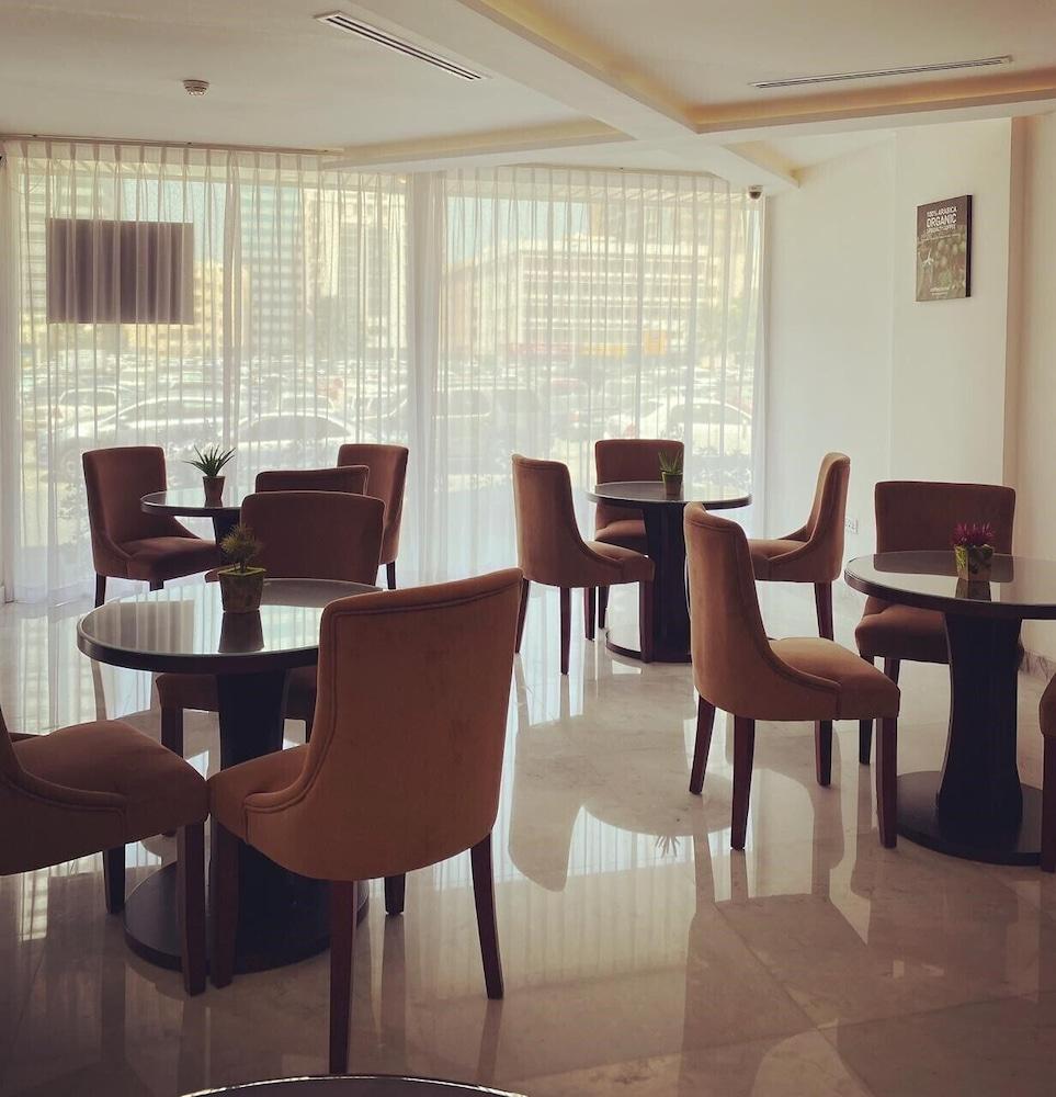 Nova Park Hotel Sharjah Bagian luar foto