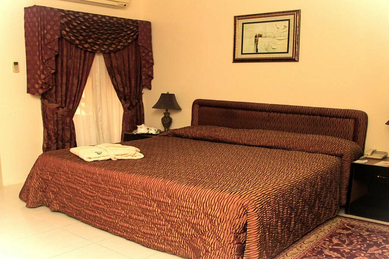 Nova Park Hotel Sharjah Bagian luar foto