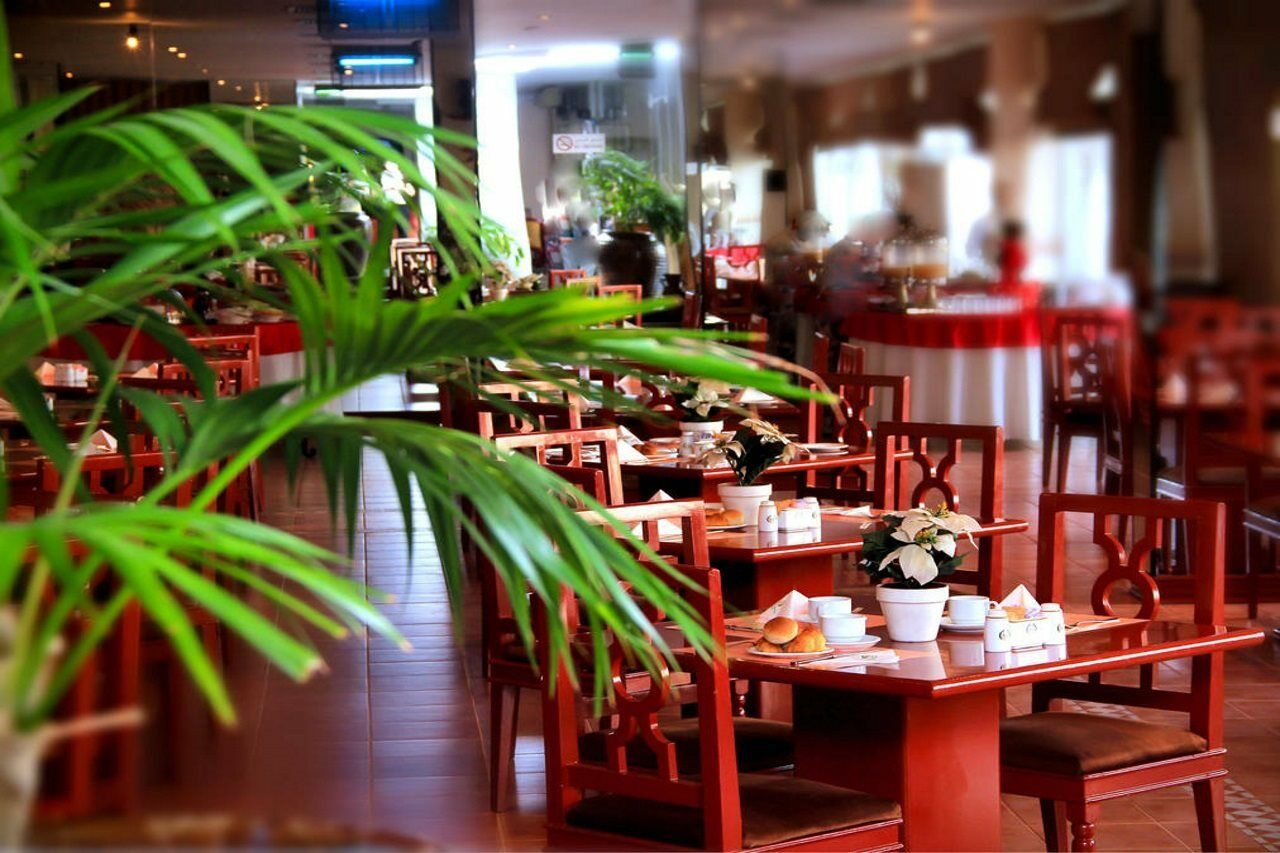 Nova Park Hotel Sharjah Bagian luar foto